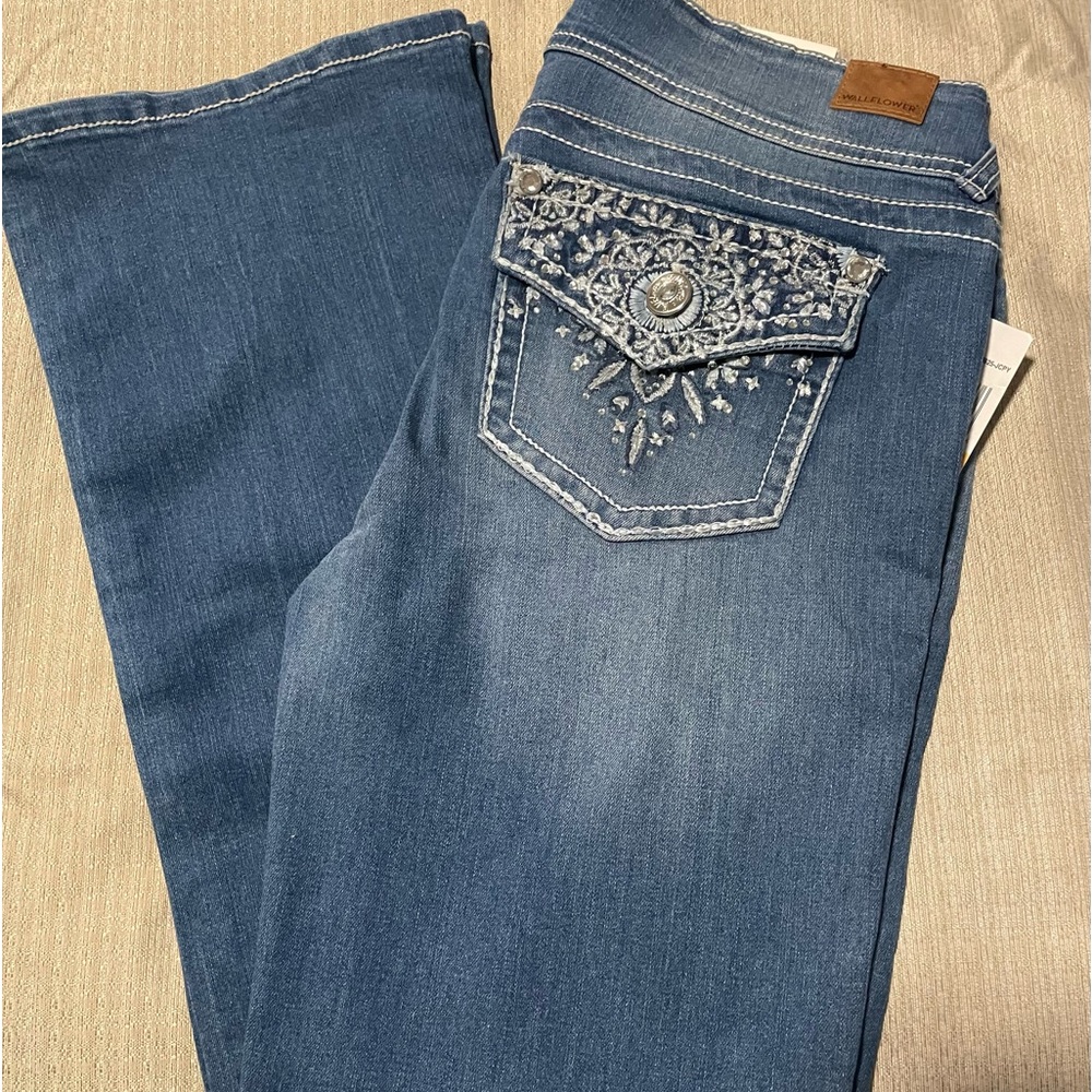 NWT. Wallflower bootcut jeans - size 7/28 regular